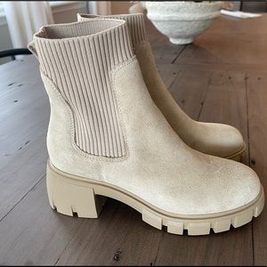 Never worn Steve Madden Hutch Sand Suede boots